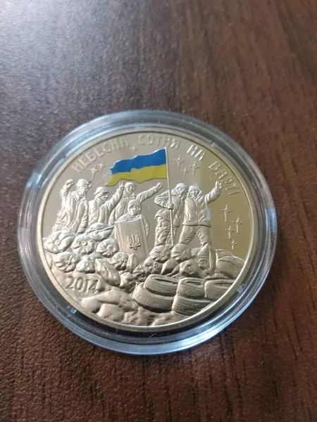 Продам пам'ятну медаль Небесна сотня на варті 2014 рік 1
