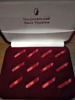Продам футляр на 12 золотих монет номіналом 2 гривні ( знаки зодіаку )