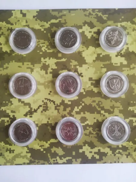 10 грн обігові монети ЗСУ у альбомі 1