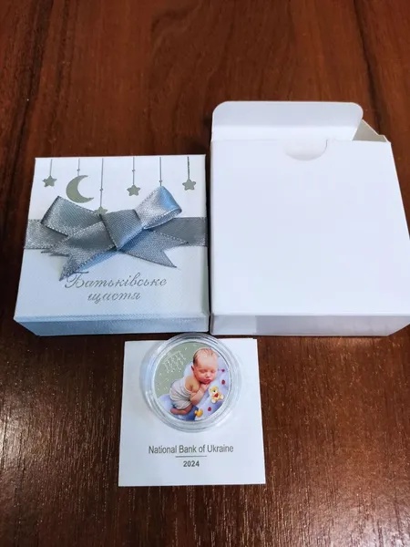 Продам пам'ятну монету Батьківське щастя у подарунковому пакованні (срібло) 1