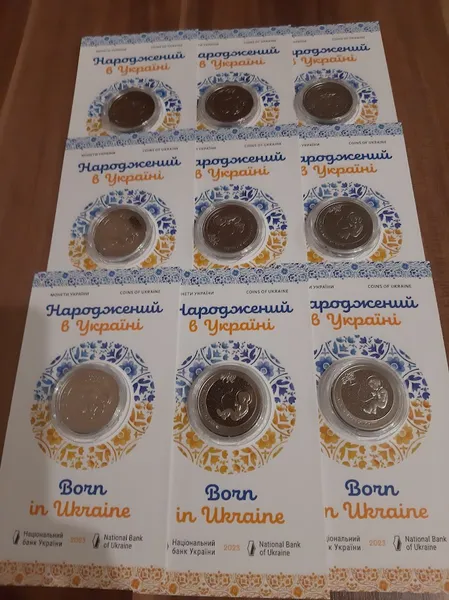 Продам монету Народжений в Україні в сувенірній упаковці (2023 р.) 1