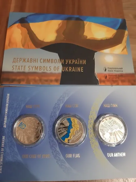 Продам памятную монету Набор из трех монет в сувенирной упаковке `Государственные символы Украины` (нейзильбер), 2022 г. 1
