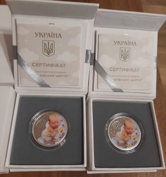 Продам пам'ятну монету Батьківське щастя у подарунковому пакованні (срібло), 2024 р. 1