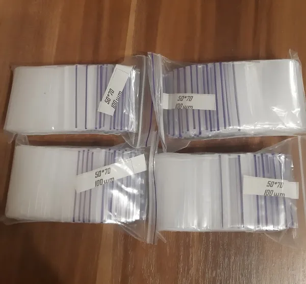 Продам зип-пакеты 50*70 мм ( 100 шт) , подходит под 5 грн. Цена 3а 1 упаковку-100 шт. 1