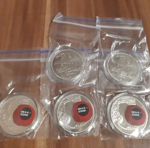 Продам пам'ятну монету 75 років визволення України (нейзильбер) , 2019 р. 1