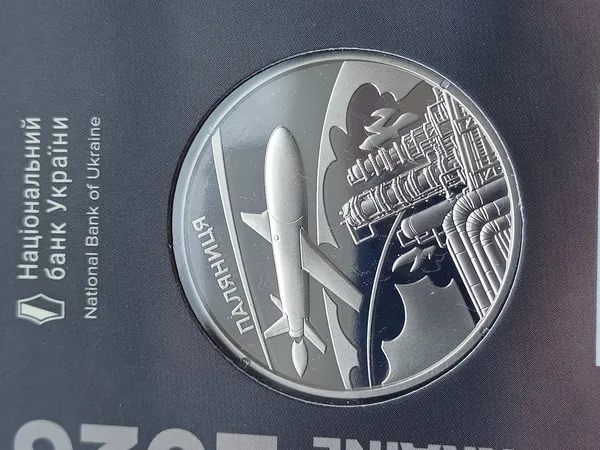 Продам монету `Українська бавовна. Ракета-дрон "Паляниця"` у сувенірному пакованні 2