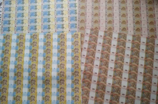 Неразрезанный лист. 1 гривна. 2 гривны . НБУ. 1