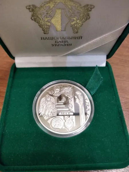 Продам монету Видубицький Свято-Михайлівський монастир в замшевому футлярі 1