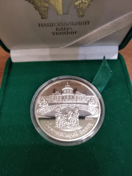 Продам монету Золочівський замок в замшевому футлярі 1